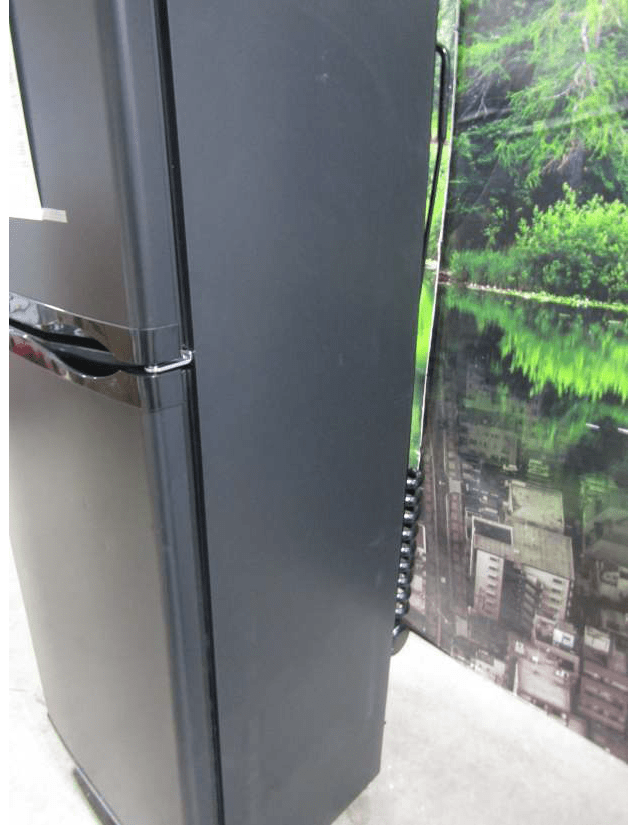 Unique Scratch and Dent or Pre-Owned Off-Grid Appliances New Scratch &amp; Dent Unique 8 cu/ft Propane Refrigerator Dual Power (Propane/110V) High End Interior UGP­8C SM B (Black) Serial #21063
