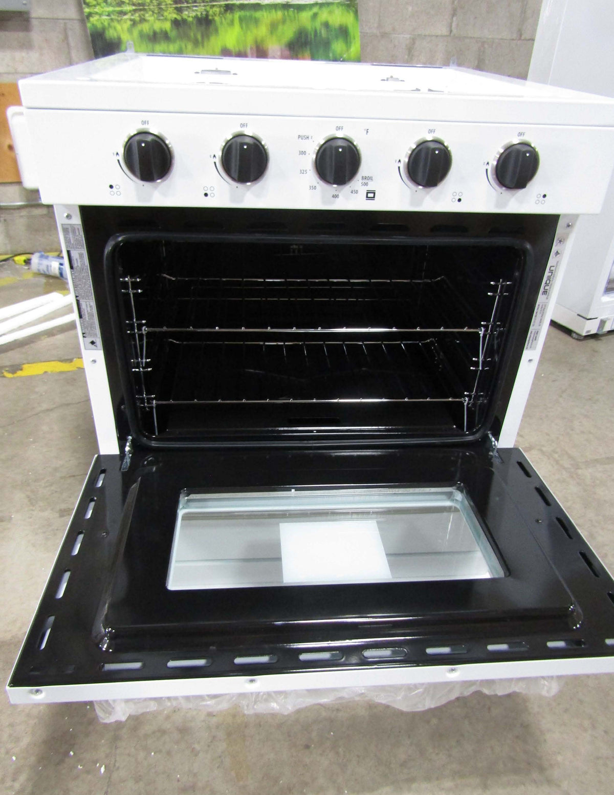 Unique Scratch and Dent or Pre-Owned Off-Grid Appliances New Scratch &amp; Dent Unique Classic 30&quot; Propane Range Battery Ignition Variable BTU Sealed Burners Cast Iron Grates With Window UGP-30G OF1 W (White) Serial #1017592 30% Off!